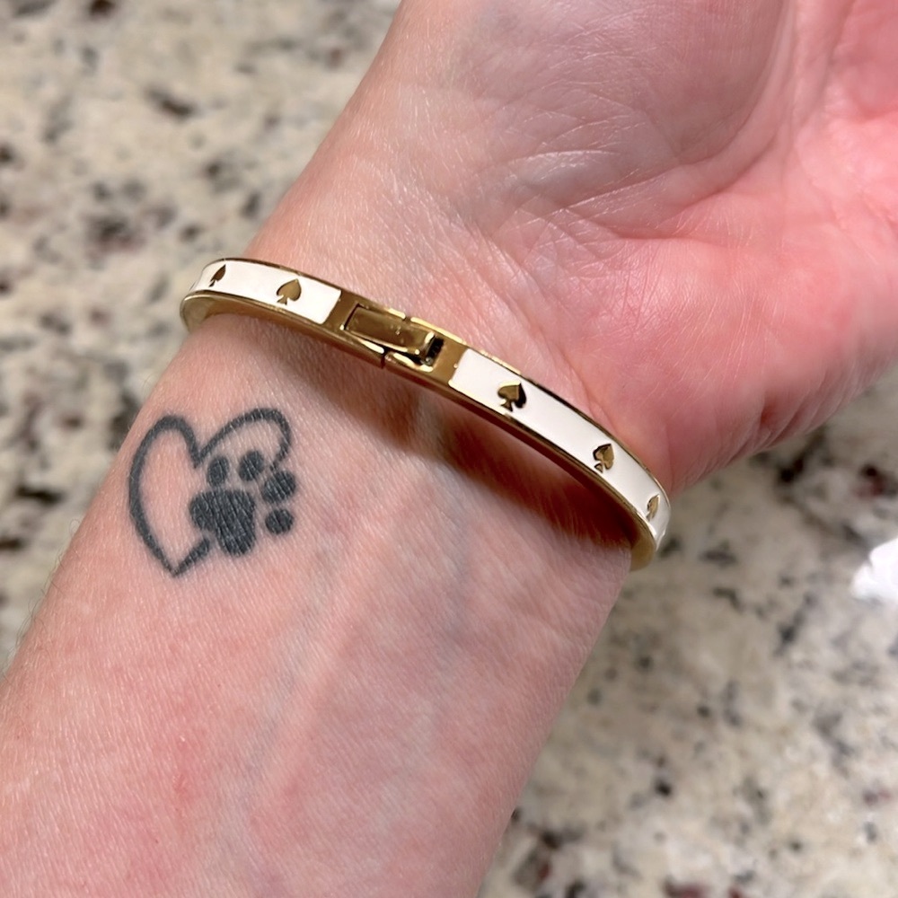 Kate Spade White Hinged Goldtone Bangle EUC - Picture 7 of 7